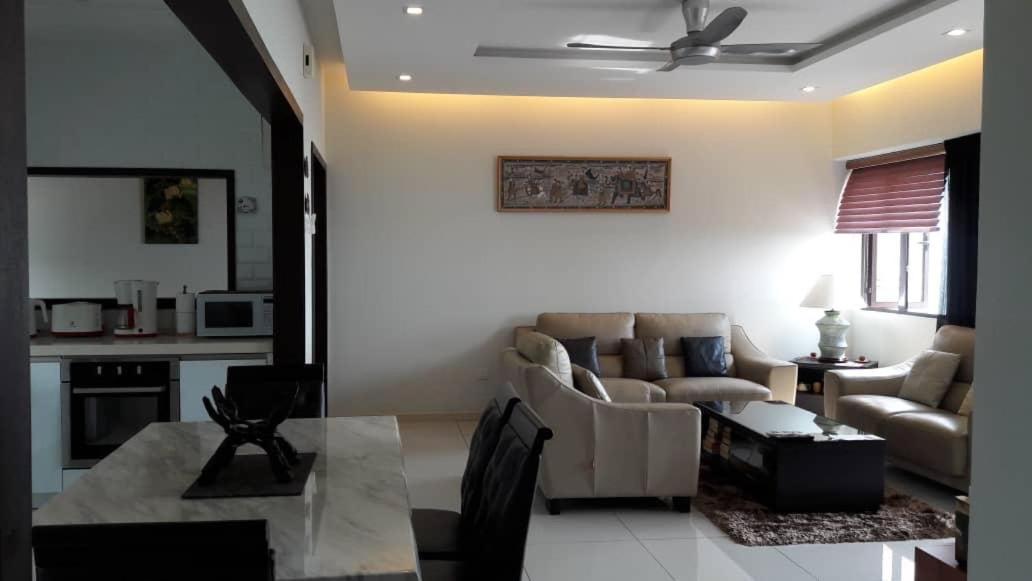 Susie'S Resort Seaview Suites At Sri Sayang 峇都丁宜 外观 照片